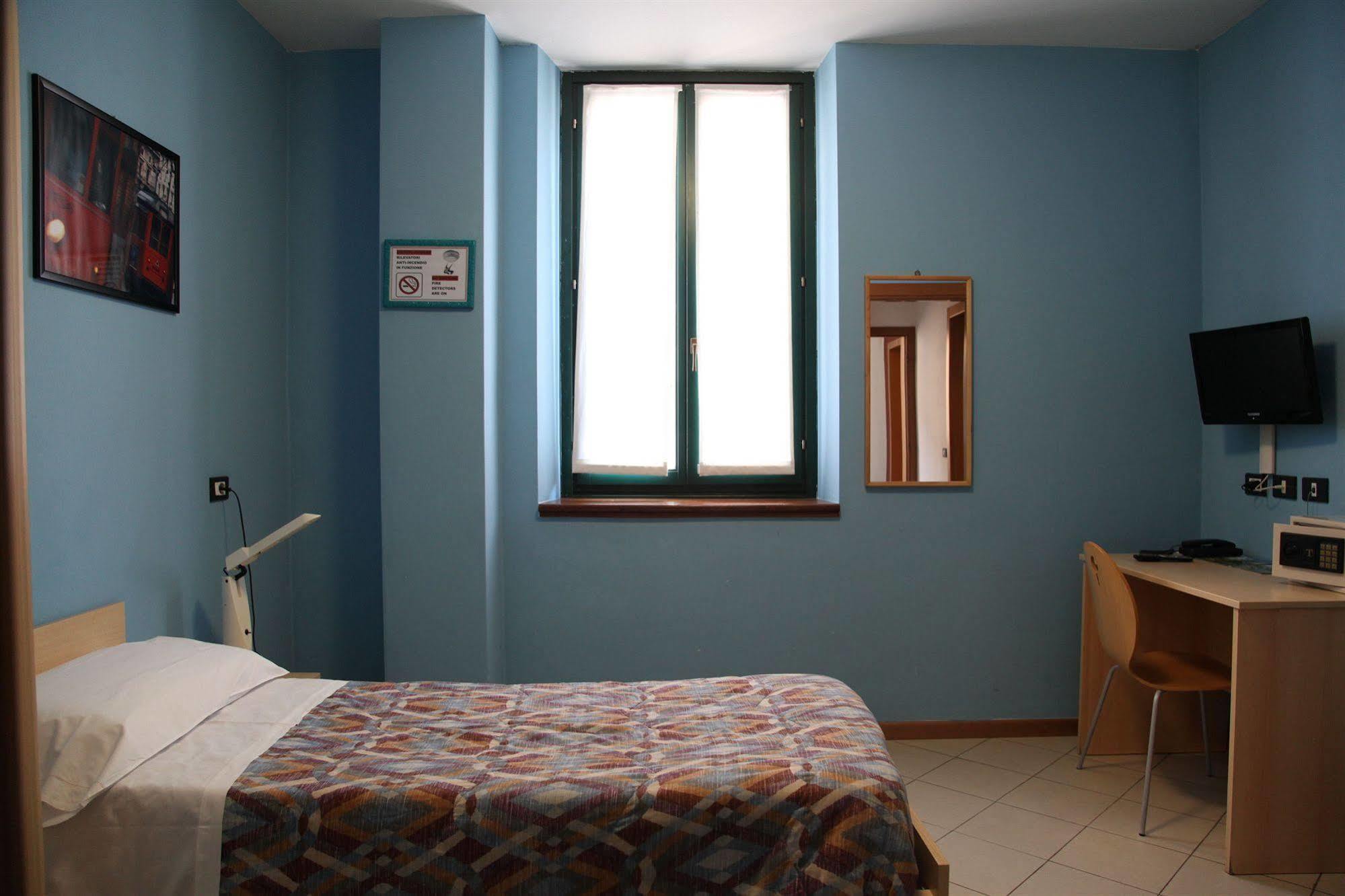 Central Hostel Bg Bergame Extérieur photo