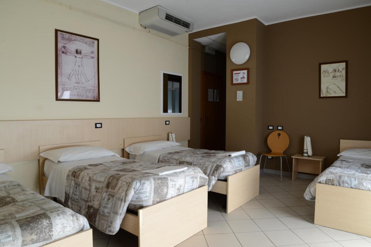 Central Hostel Bg Bergame Extérieur photo